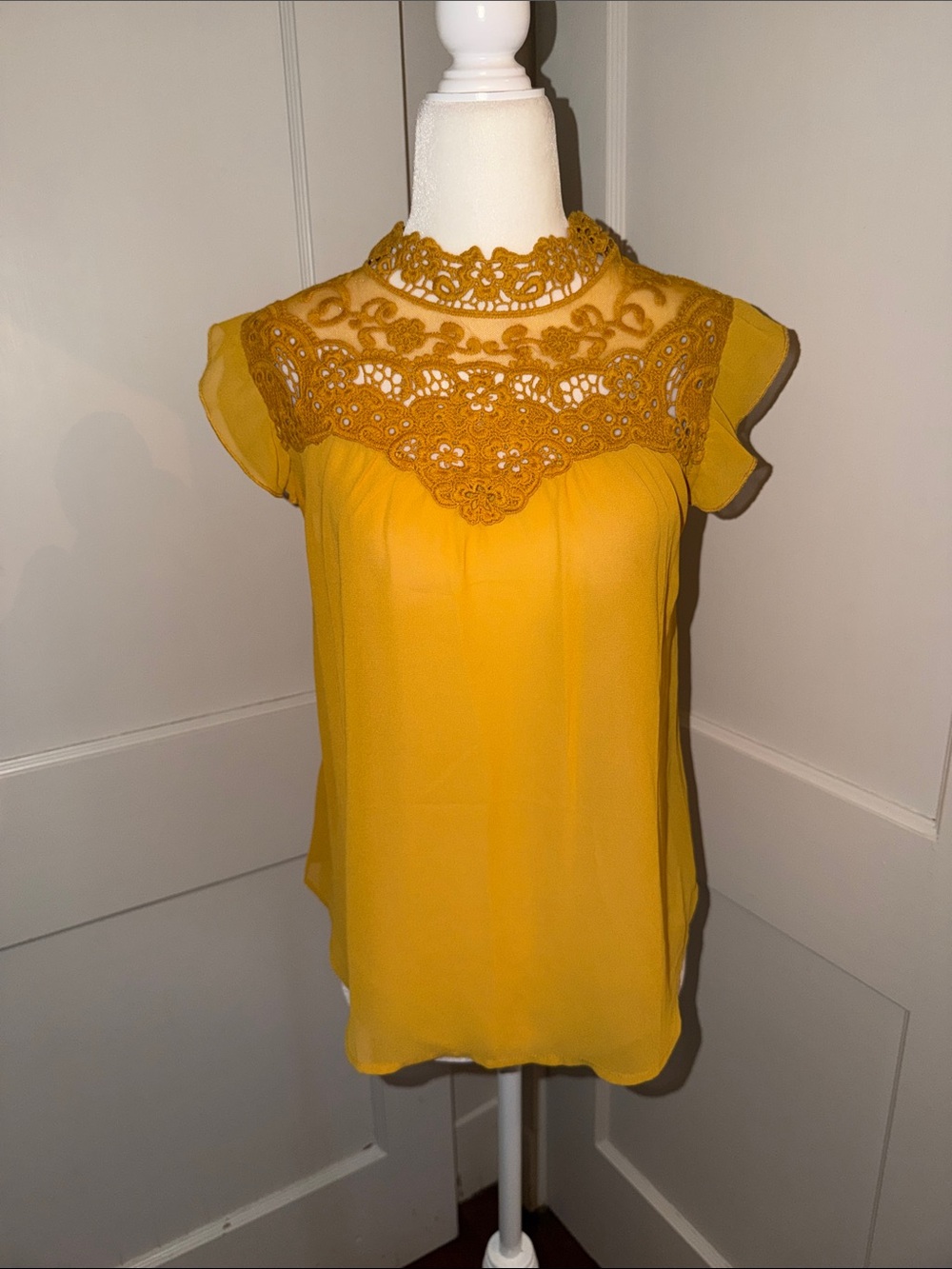 Women's Mustard Lace Yoke Cap Sleeve Embroidered Top Small